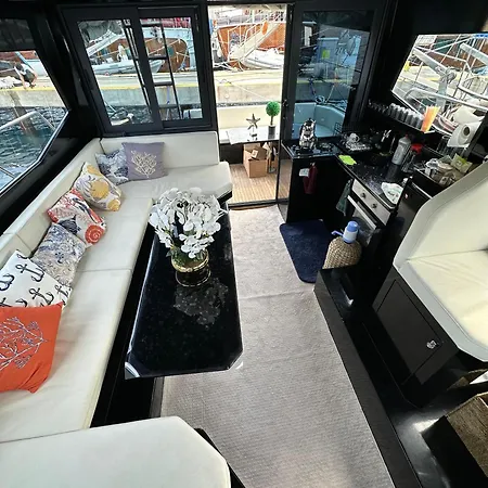 船屋 Halal Vacation 博德鲁姆